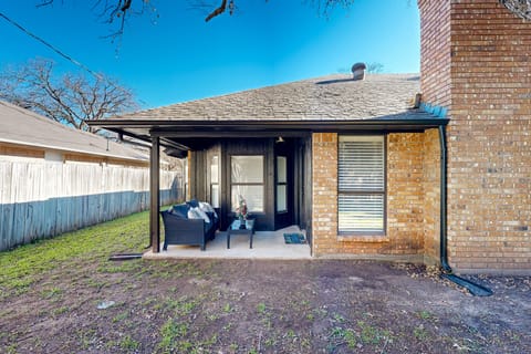 Near Lake & Beach: Welcoming Home w/ Patio House in Fort Worth