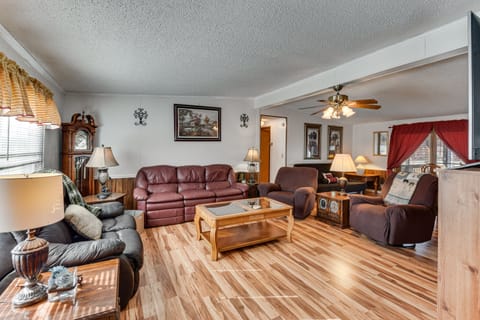 Countryside Haven w/ Spacious Yard in Tamassee! House in South Carolina