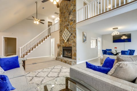 4 Mi to Charming Dtwn Fayetteville! Bright Home House in Georgia