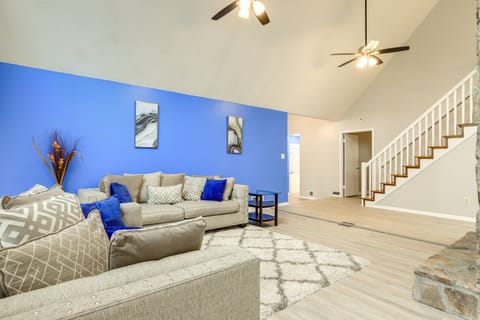 4 Mi to Charming Dtwn Fayetteville! Bright Home House in Georgia