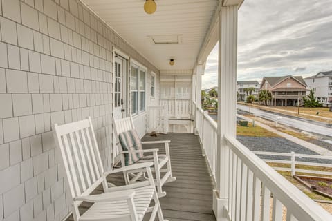 Steps to Sand! Family Ocean Isle Beach Retreat House in Ocean Isle Beach