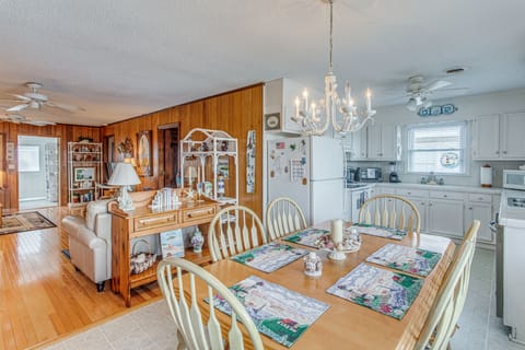 Steps to Sand! Family Ocean Isle Beach Retreat House in Ocean Isle Beach