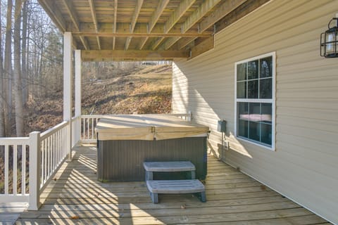 Private Hot Tub! Getaway on Smith Mountain Lake House in Smith Mountain Lake