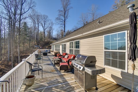 Private Hot Tub! Getaway on Smith Mountain Lake House in Smith Mountain Lake