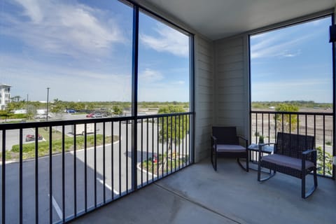 Resort Perks! Family Condo 3 Mi to IMG Academy Apartment in Longboat Key