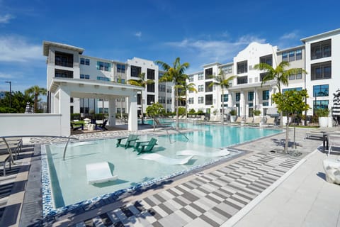 Resort Perks! Family Condo 3 Mi to IMG Academy Apartment in Longboat Key