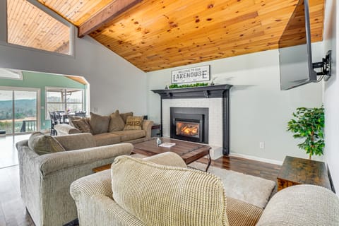 Mtn & Lake Norris Views: Family Home w/ Game Room! House in Norris Lake