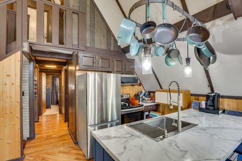 Serene Black Hills Forest Cabin w/ Wraparound Deck House in West Pennington