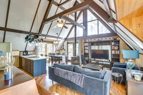 Serene Black Hills Forest Cabin w/ Wraparound Deck House in West Pennington