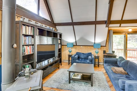 Serene Black Hills Forest Cabin w/ Wraparound Deck House in West Pennington