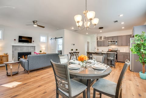 1 Mi to Dtwn & Georgia Tech: Modern ATL Gem! House in Atlanta