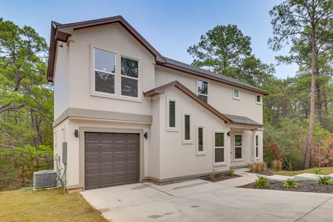 Treehouse Escape in Tahitian Village House in Bastrop