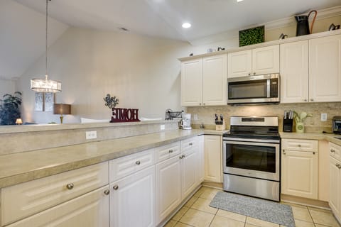 2 Mi to Sea! Myrtle Beach Golf Getaway w/ 4 Pools Apartment in Myrtle Beach