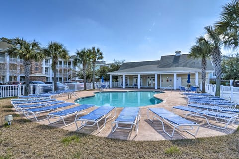 2 Mi to Sea! Myrtle Beach Golf Getaway w/ 4 Pools Apartment in Myrtle Beach