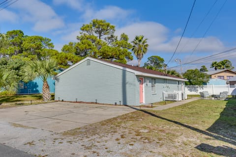 Steps to Sand! PCB Family Haven w/ Furnished Patio Apartment in Lower Grand Lagoon