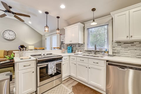 5 Mi to Dtwn Chattanooga: Modern Family Getaway House in Chattanooga