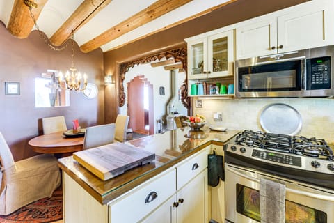 14 Mi to Taos Ski Valley 'Casa Tranquila' w/ Views House in New Mexico