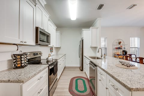 1 Mi to FSU: Group-Friendly Midtown Getaway! House in Tallahassee