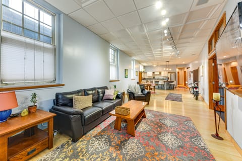Long-Term Stay in Milwaukee! Pet-Friendly Condo Apartment in Milwaukee