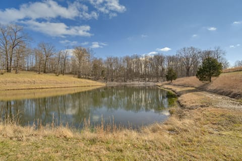 Country Setting w/ Modern Feel! Group Stay in Waco House in Kentucky