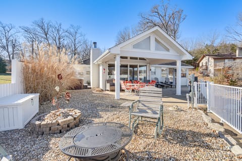 Private Hot Tub, Fire Pit! Lakefront Ozarks Escape House in Lake of the Ozarks