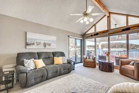 Private Hot Tub, Fire Pit! Lakefront Ozarks Escape House in Lake of the Ozarks