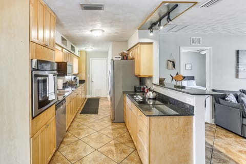 Stay & 'Sea' Port Charlotte: Family Home w/ Yard House in Port Charlotte