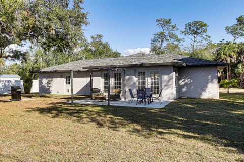 Stay & 'Sea' Port Charlotte: Family Home w/ Yard House in Port Charlotte