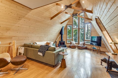 Wooded Retreat w/ Private Hot Tub in Evergreen House in Colorado