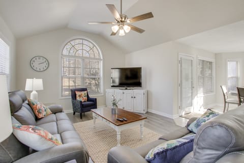 2 Mi to Pickwick Landing State Park: Home w/ Yard House in Pickwick Lake