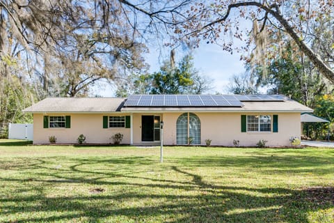 5 Mi to Silver Springs State Pk: Gem w/ Game Room! House in Ocala