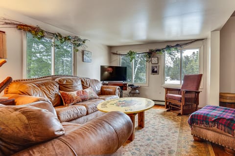 Great for Gatherings! Lakefront Ticonderoga Villa Villa in Eagle Lake