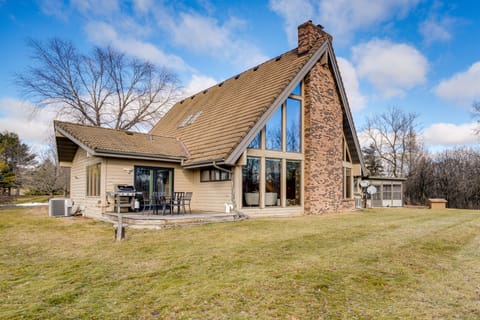 All-Season Lodge 40 Acres: Walk to Elkhart Lake! House in Wisconsin