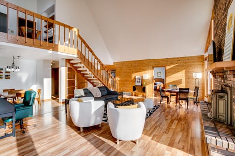 All-Season Lodge 40 Acres: Walk to Elkhart Lake! House in Wisconsin