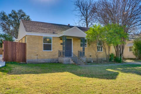 TCU + Game Day Home Base! 4 Mi to Dtwn Fort Worth House in Fort Worth