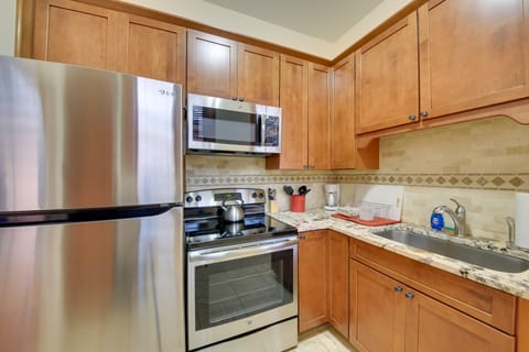 Great for Skiing & Biking! Cozy Dtwn Wallace Condo Apartment in Wallace