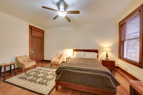 Walkable Studio in the Heart of Dtwn Wallace! Apartment in Wallace