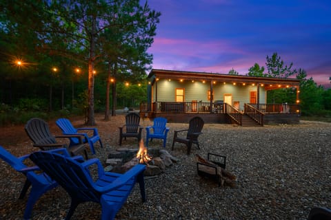 Families w/ Dogs Welcome! Cabin 5 Mi to Hochatown House in Broken Bow