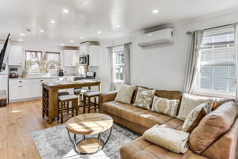 2 Mi to Naval Base: Walkable Norfolk Retreat Apartment in Norfolk