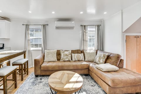 2 Mi to Naval Base: Walkable Norfolk Retreat Apartment in Norfolk