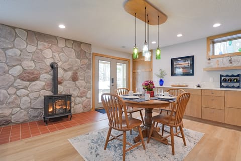 Lakeside Retreat in Hayward: Pet Friendly! Apartment in Wisconsin