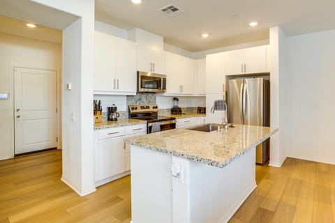 Family Getaway w/ Pool, 8 Mi to Lake Elsinore! Apartment in Wildomar