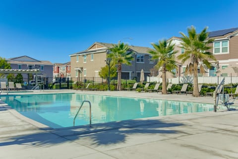 Family Getaway w/ Pool, 8 Mi to Lake Elsinore! Apartment in Wildomar