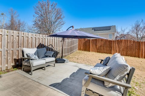 Near ATL! Spacious Townhome w/ Patio & WFH Setup Apartment in Douglasville