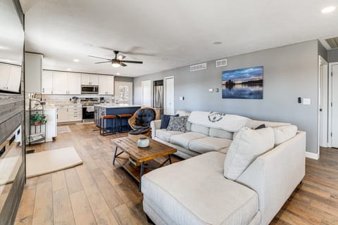 Waterfront Deck! Shell Knob Gem on Table Rock Lake House in Table Rock Lake