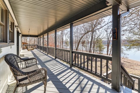 Waterfront Deck! Shell Knob Gem on Table Rock Lake House in Table Rock Lake
