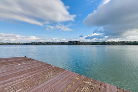 Private Dock & Hot Tub: Lakefront Eufaula Escape House in Eufaula