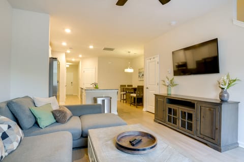 Family + Dog Friendly! Greenville Townhome w/ Deck Apartment in Greenville