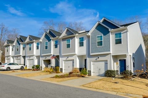 Family + Dog Friendly! Greenville Townhome w/ Deck Apartment in Greenville