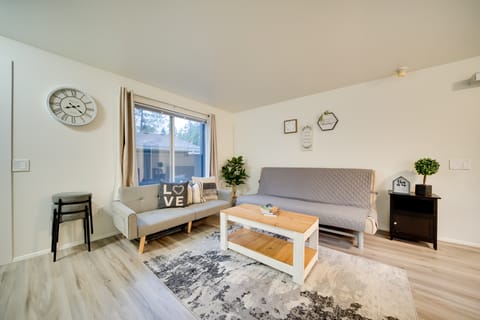 Duplex Group Getaway 3 Mi to Dtwn Bellevue! House in Bellevue